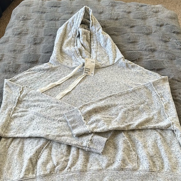 H&M Distressed Crop Sweater - Picture 1 of 8